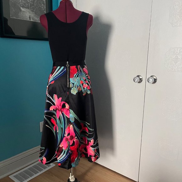 NWOT Stunning Floral Skirt from Marks & Spencer - Picture 4 of 9